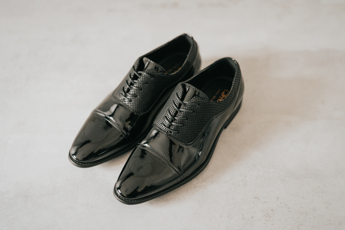 preparazione dello sposo durante il matrimonio a Cagliari