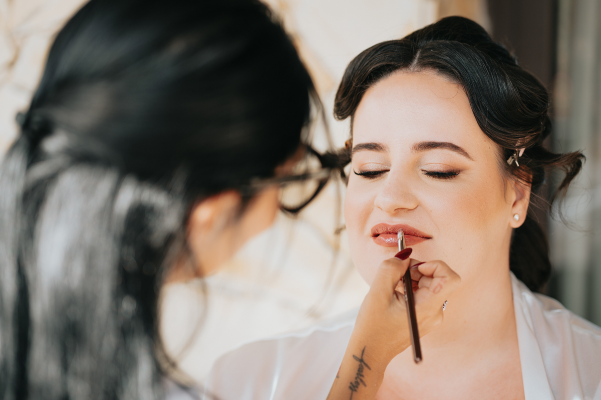 preparazione della sposa durante il matrimonio a Cagliari