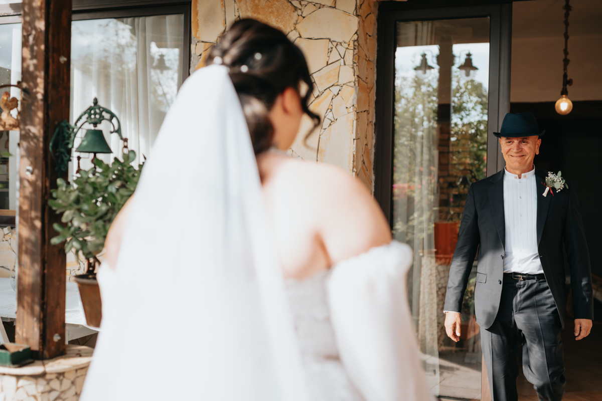preparazione della sposa durante il matrimonio a Cagliari