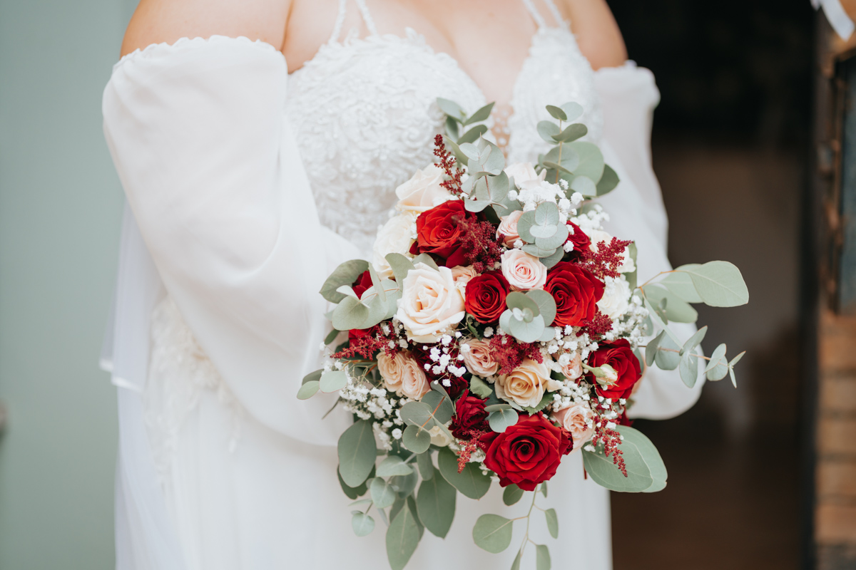 preparazione della sposa durante il matrimonio a Cagliari
