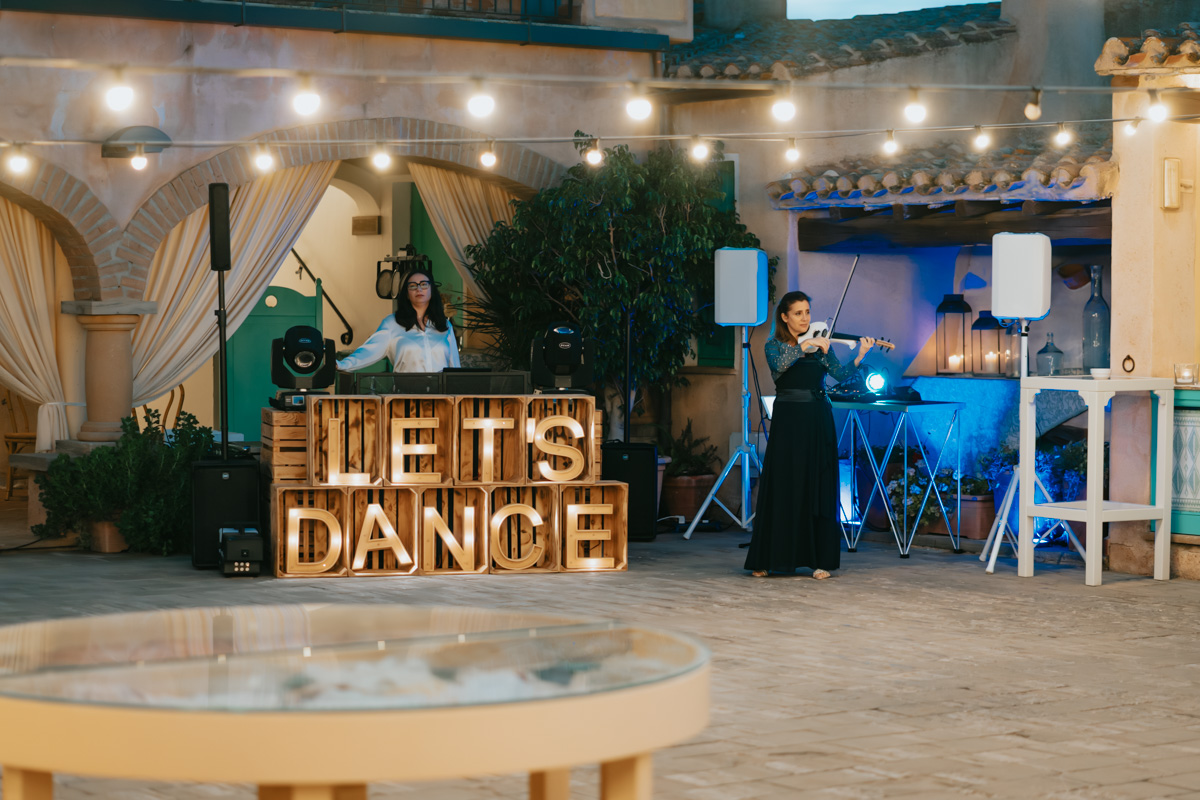 festa e divertimento al ricevimento di matrimonio alla Corte Noa, Pula