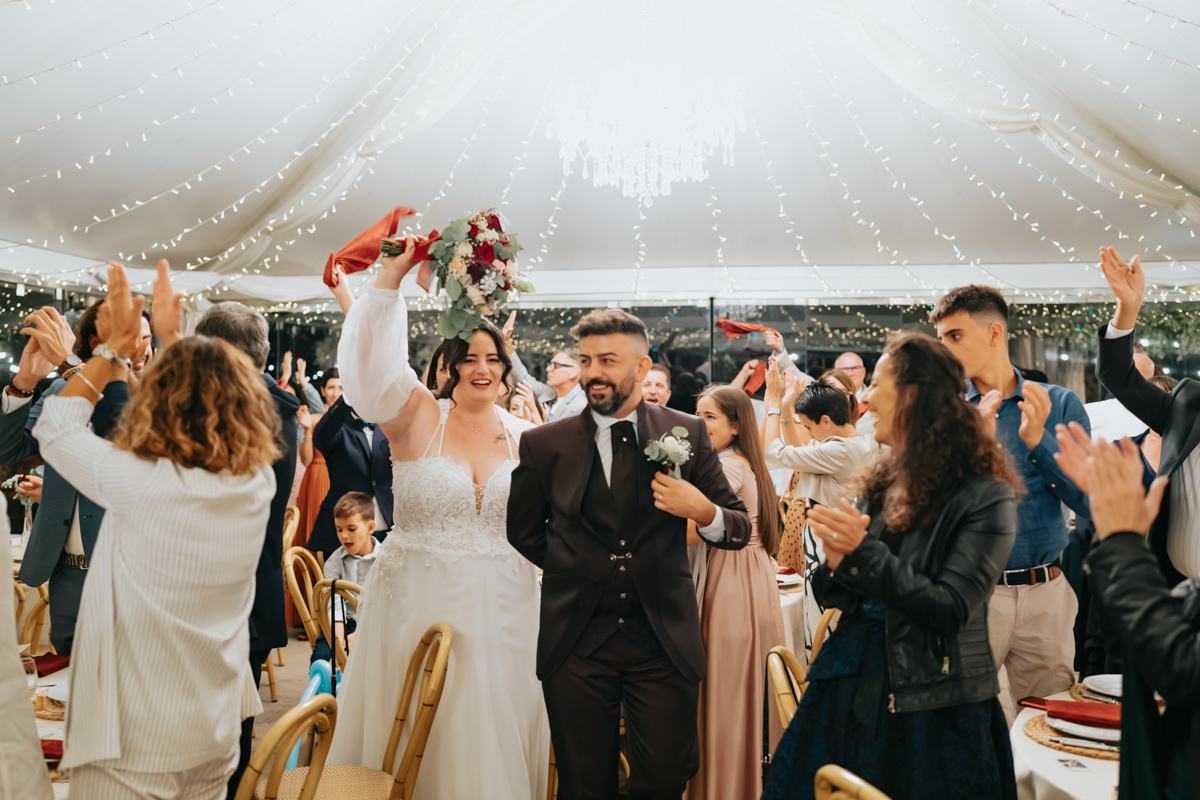 festa e divertimento al ricevimento di matrimonio alla Corte Noa, Pula