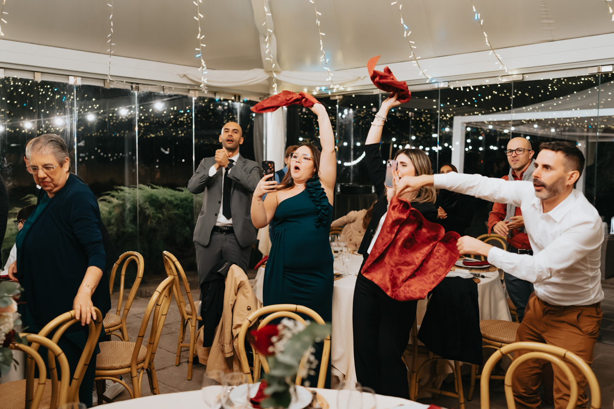 festa e divertimento al ricevimento di matrimonio alla Corte Noa, Pula