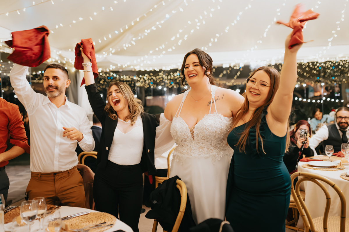 festa e divertimento al ricevimento di matrimonio alla Corte Noa, Pula