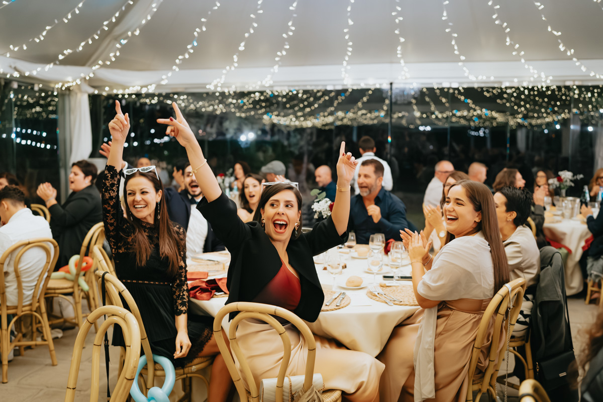 festa e divertimento al ricevimento di matrimonio alla Corte Noa, Pula