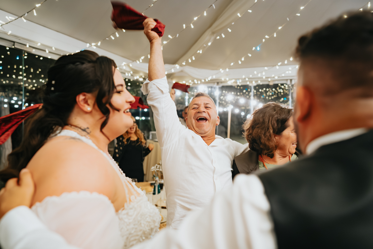 festa e divertimento al ricevimento di matrimonio alla Corte Noa, Pula