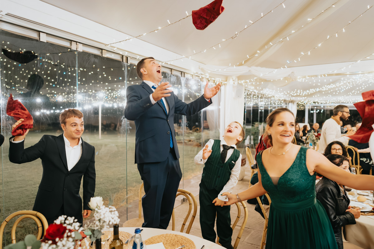 festa e divertimento al ricevimento di matrimonio alla Corte Noa, Pula