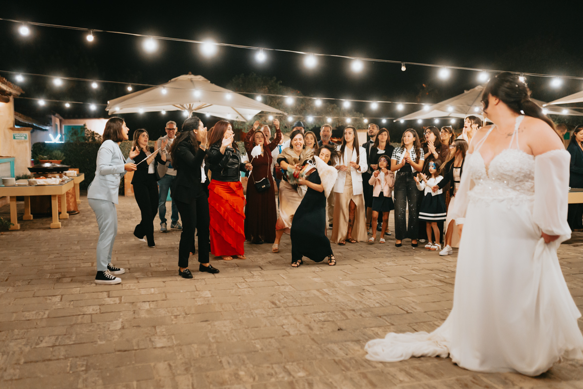 festa e divertimento al ricevimento di matrimonio alla Corte Noa, Pula
