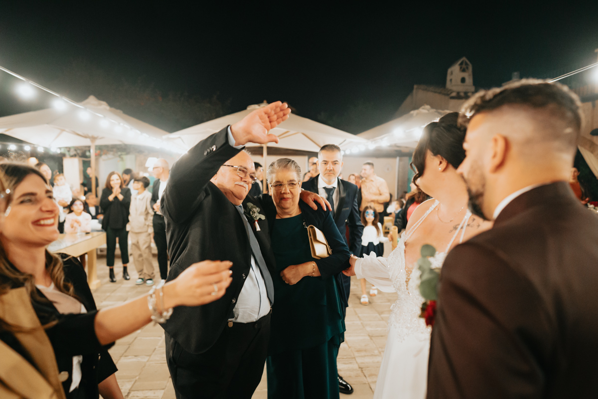 festa e divertimento al ricevimento di matrimonio alla Corte Noa, Pula