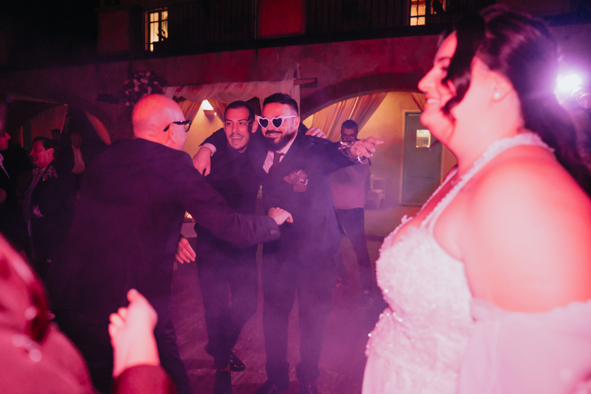 festa e divertimento al ricevimento di matrimonio alla Corte Noa, Pula