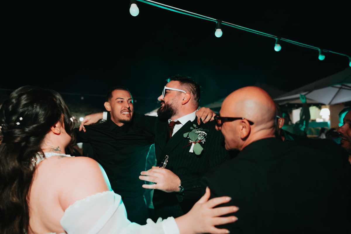 festa e divertimento al ricevimento di matrimonio alla Corte Noa, Pula