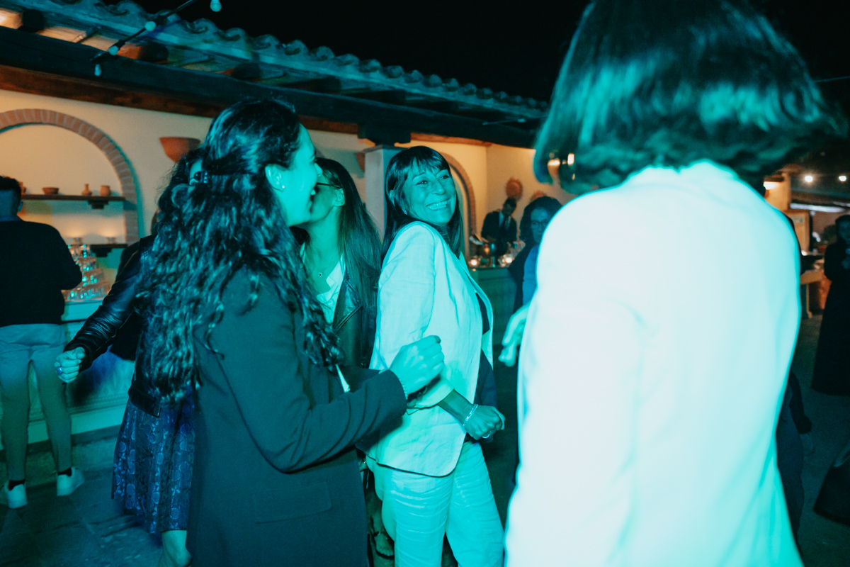 festa e divertimento al ricevimento di matrimonio alla Corte Noa, Pula