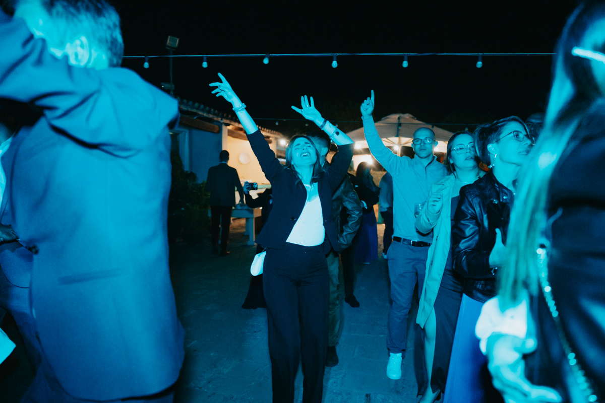 festa e divertimento al ricevimento di matrimonio alla Corte Noa, Pula