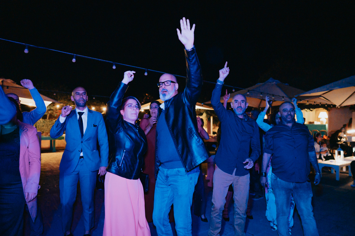 festa e divertimento al ricevimento di matrimonio alla Corte Noa, Pula