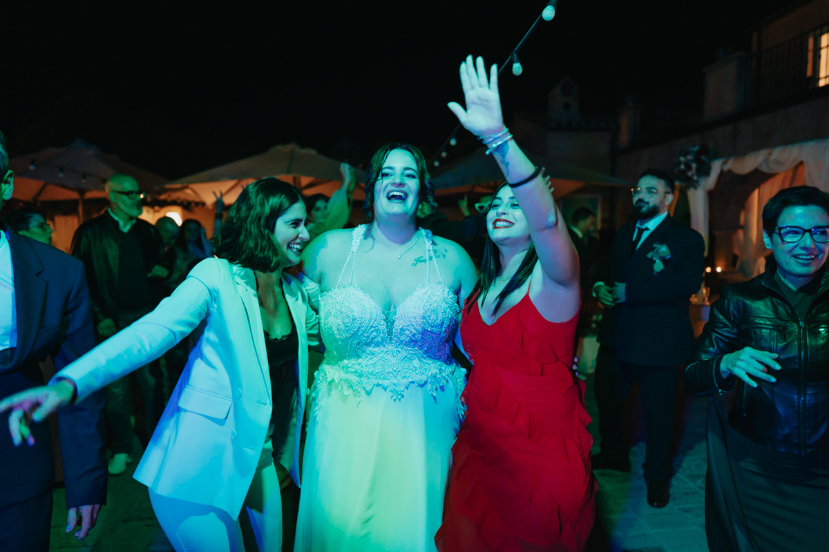 festa e divertimento al ricevimento di matrimonio alla Corte Noa, Pula