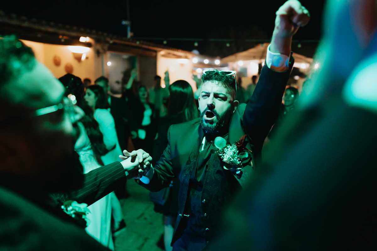 festa e divertimento al ricevimento di matrimonio alla Corte Noa, Pula