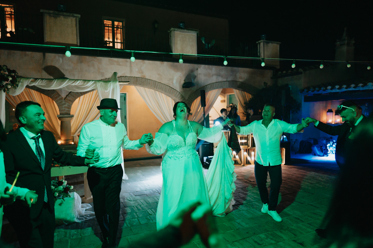 festa e divertimento al ricevimento di matrimonio alla Corte Noa, Pula